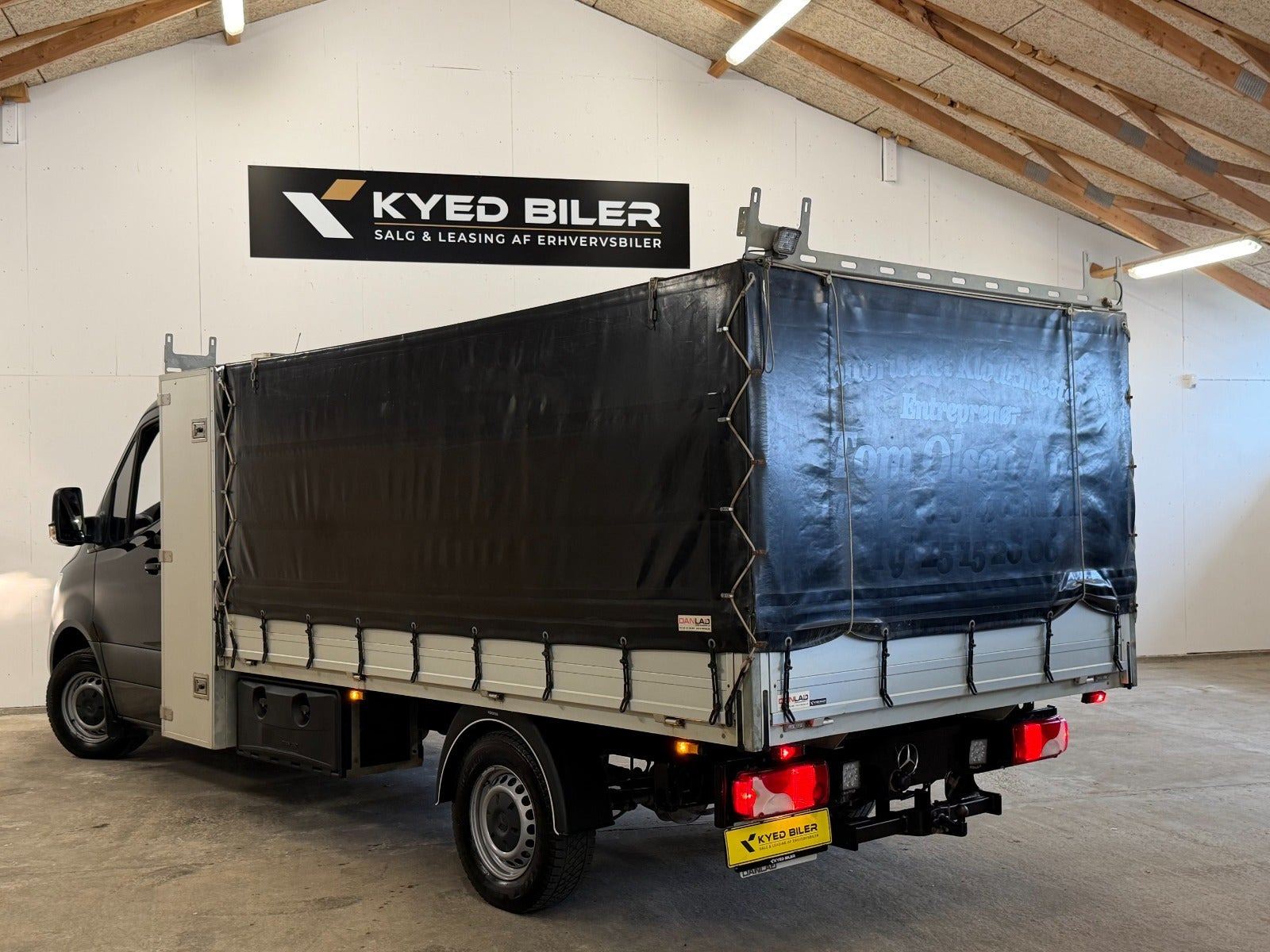 Sort Mercedes Sprinter 319 fra 2020