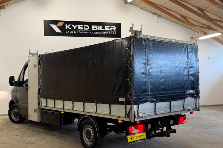 Sort Mercedes Sprinter 319 fra 2020