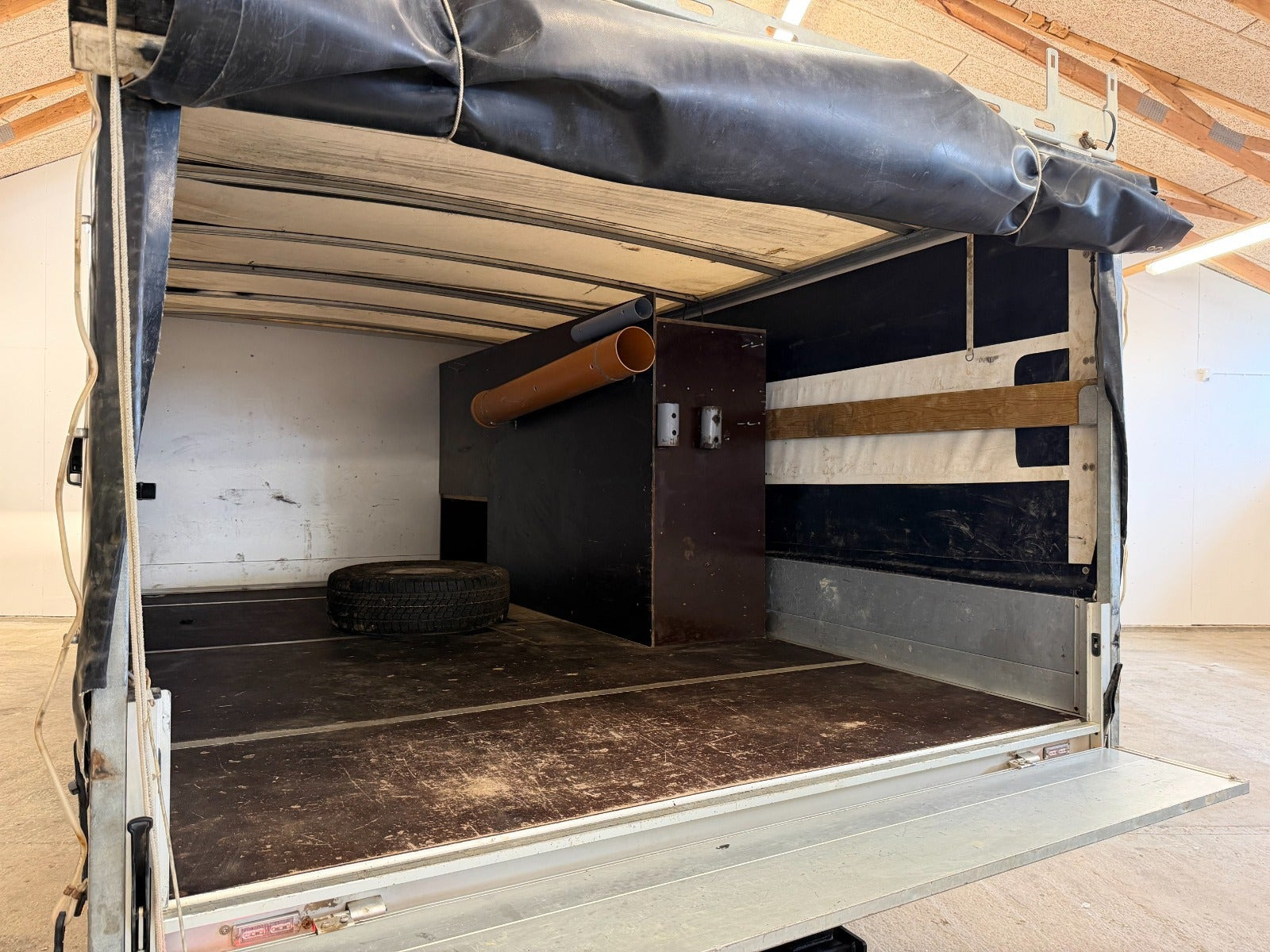 Sort Mercedes Sprinter 319 fra 2020