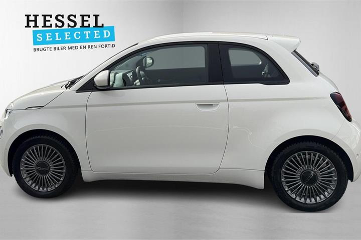 Hvid Fiat 500e fra 2024