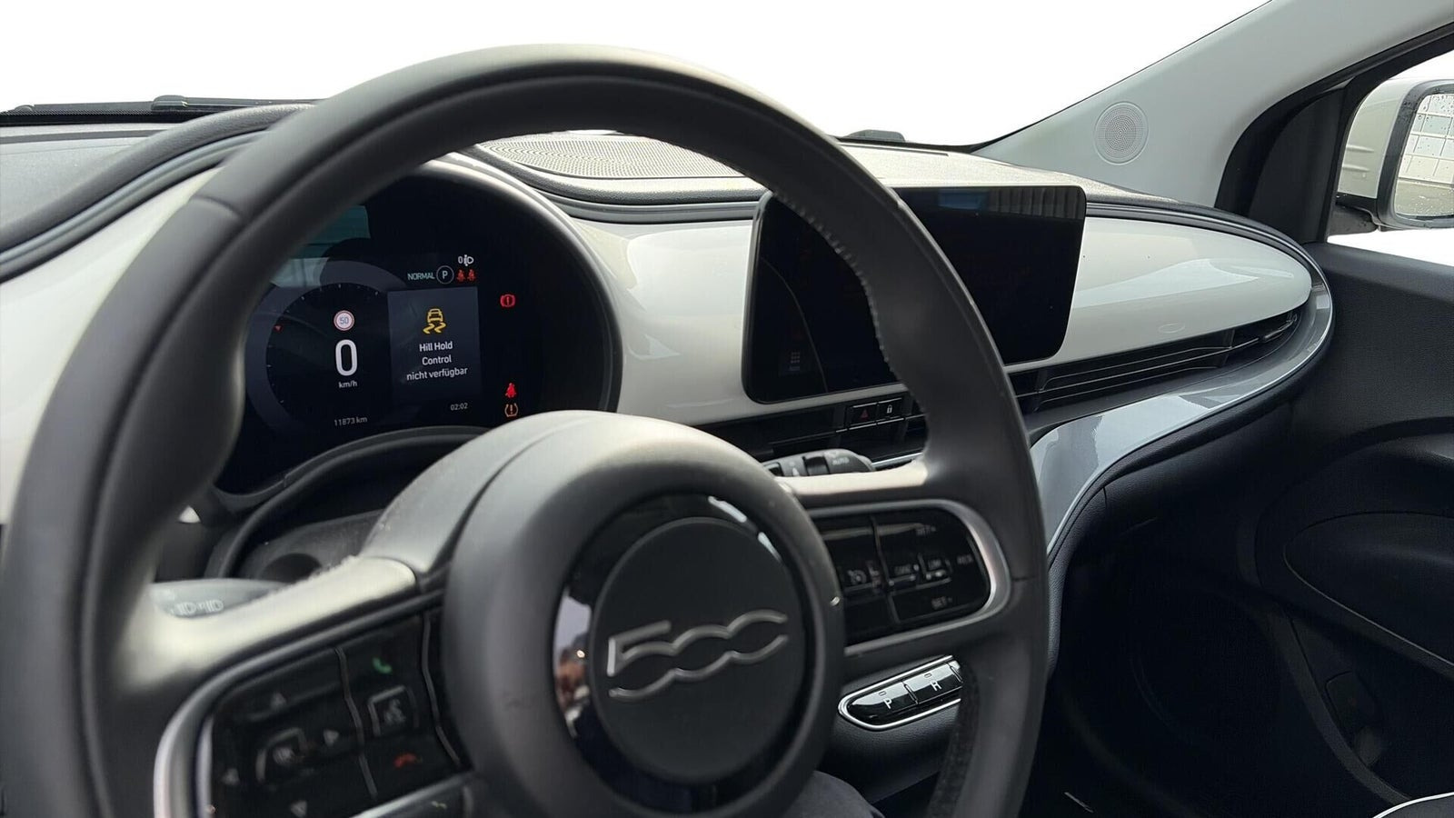 Hvid Fiat 500e fra 2024