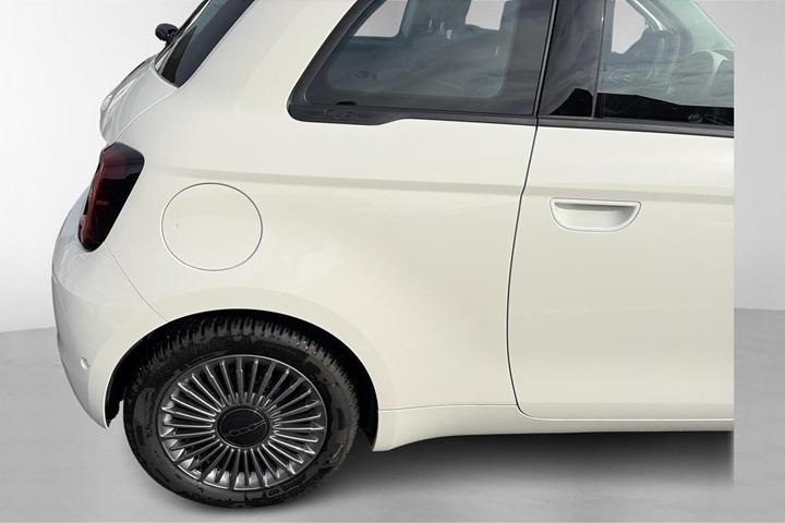 Hvid Fiat 500e fra 2024