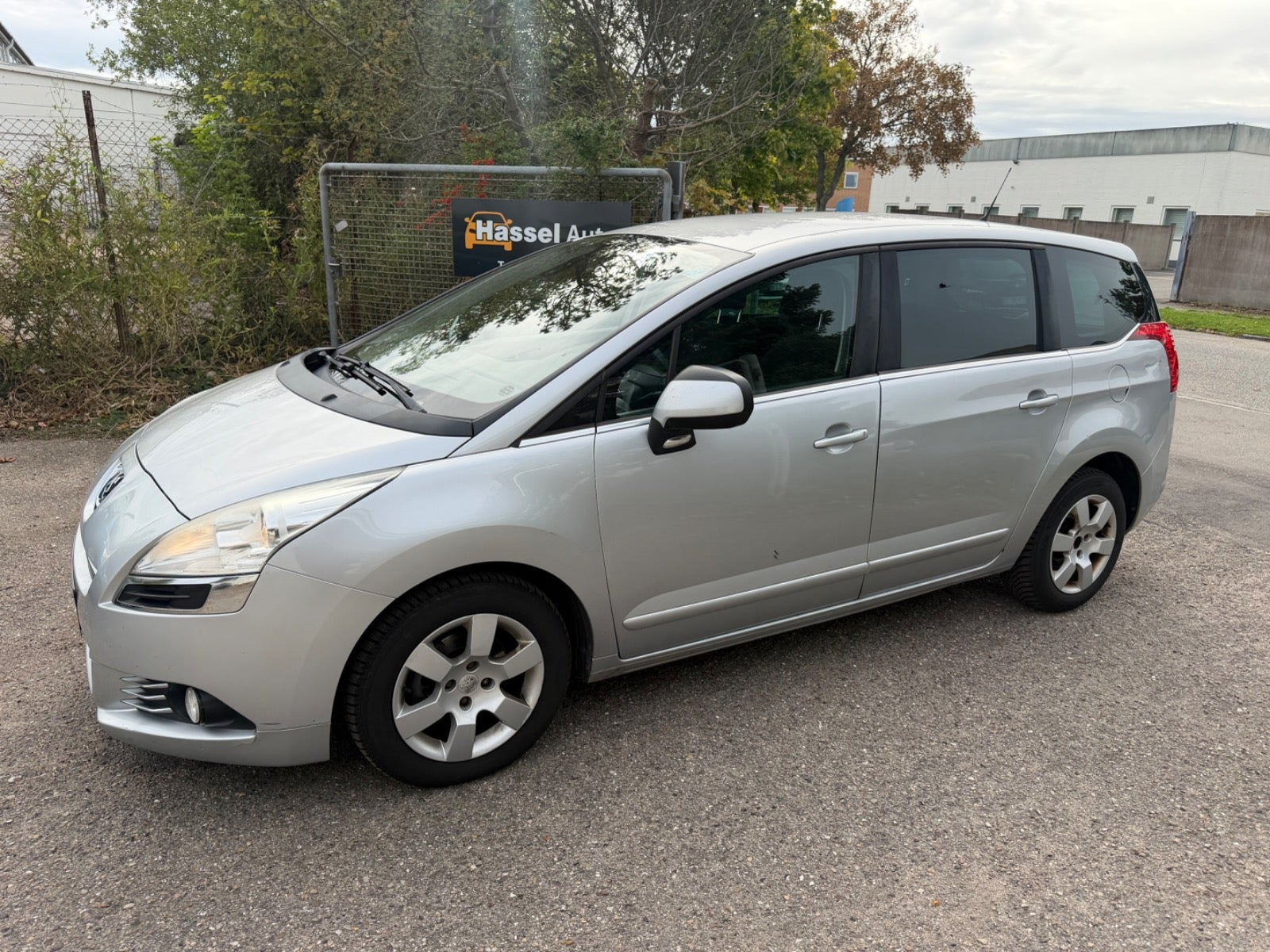 Grøn Peugeot 5008 fra 2012
