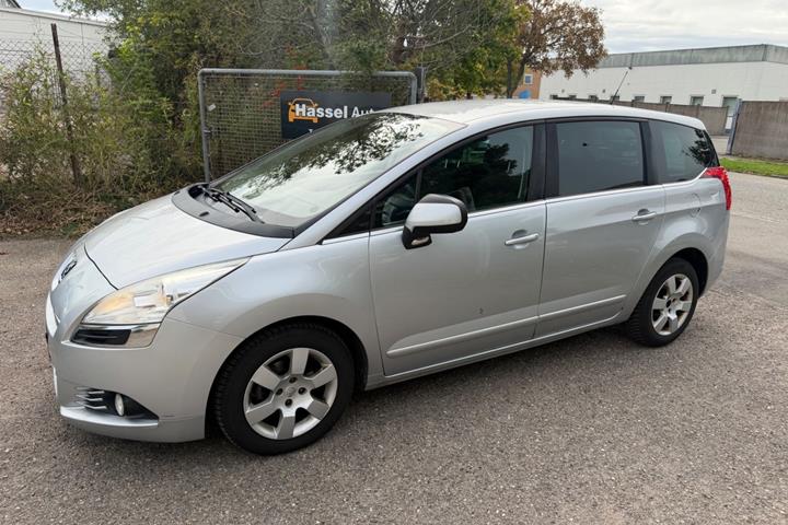 Grøn Peugeot 5008 fra 2012