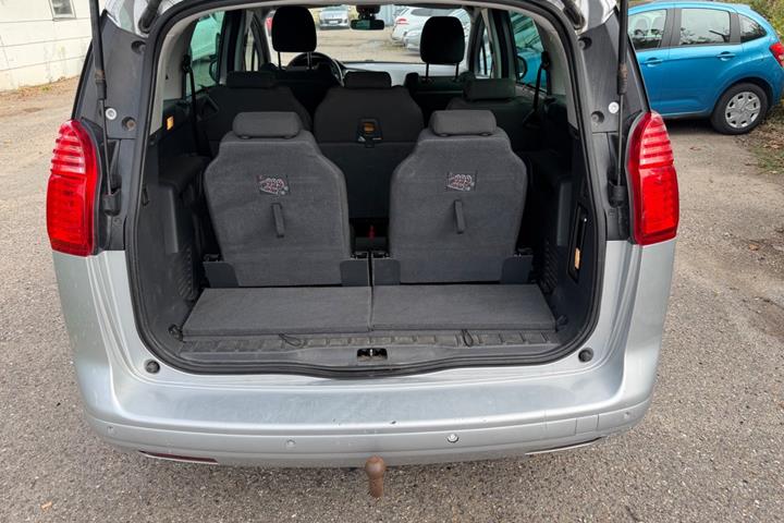 Grøn Peugeot 5008 fra 2012