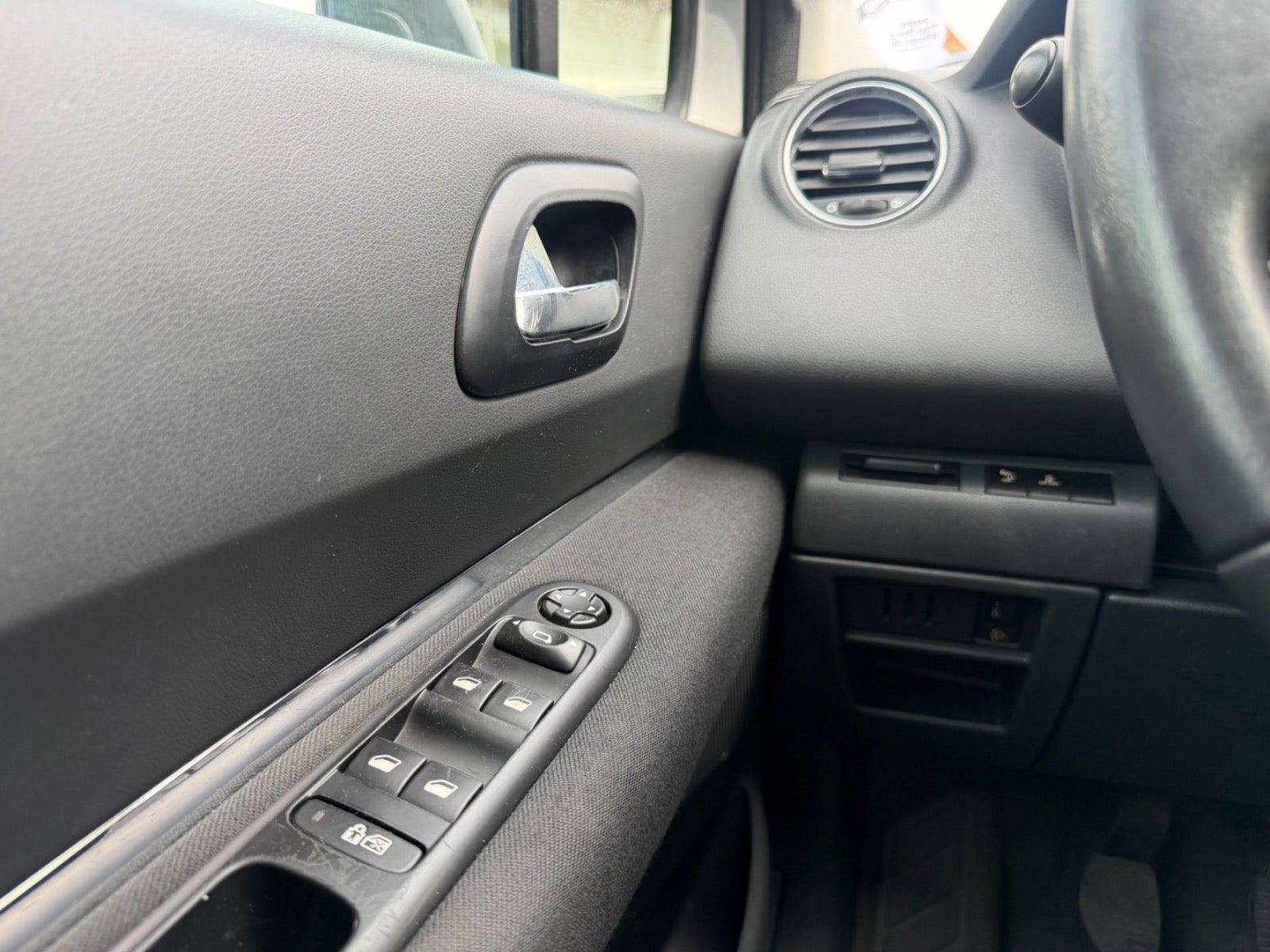 Grøn Peugeot 5008 fra 2012