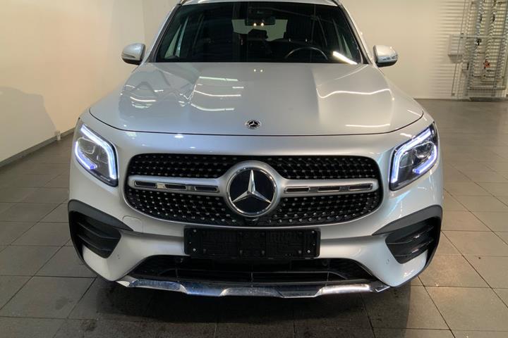 Sølv Mercedes GLB200 d fra 2021