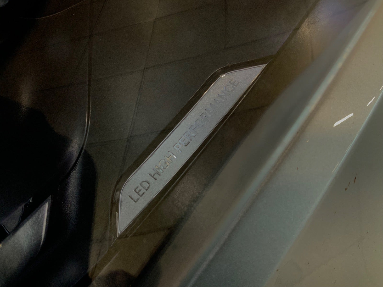 Sølv Mercedes GLB200 d fra 2021