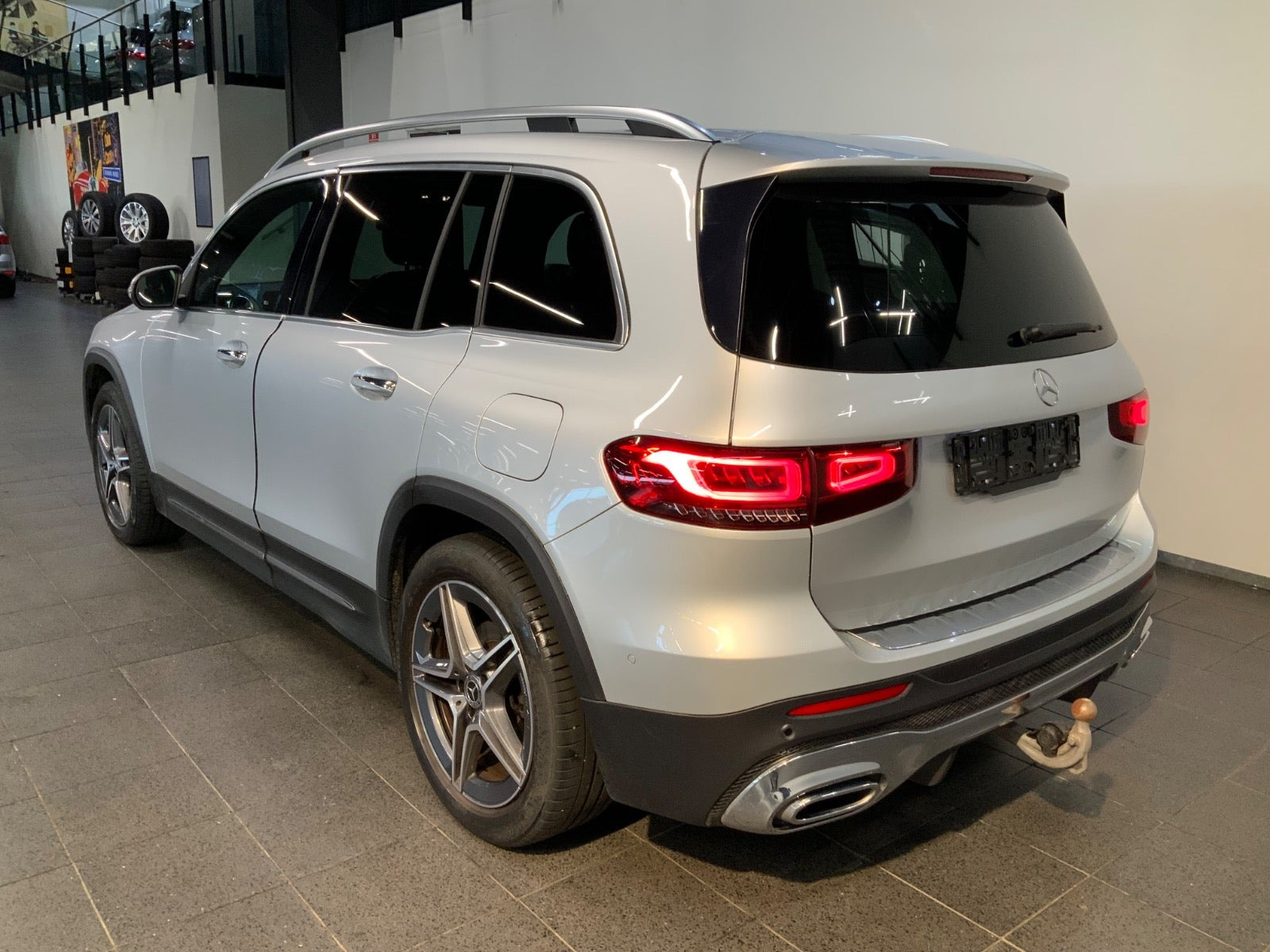 Sølv Mercedes GLB200 d fra 2021