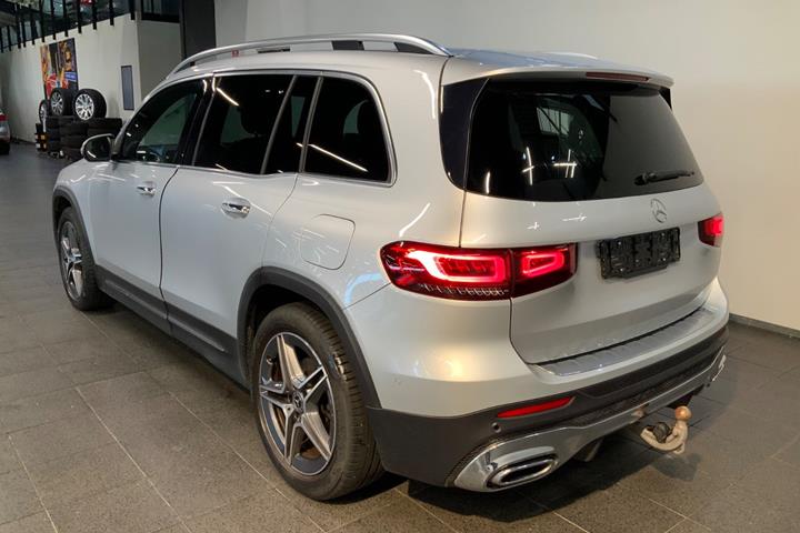 Sølv Mercedes GLB200 d fra 2021