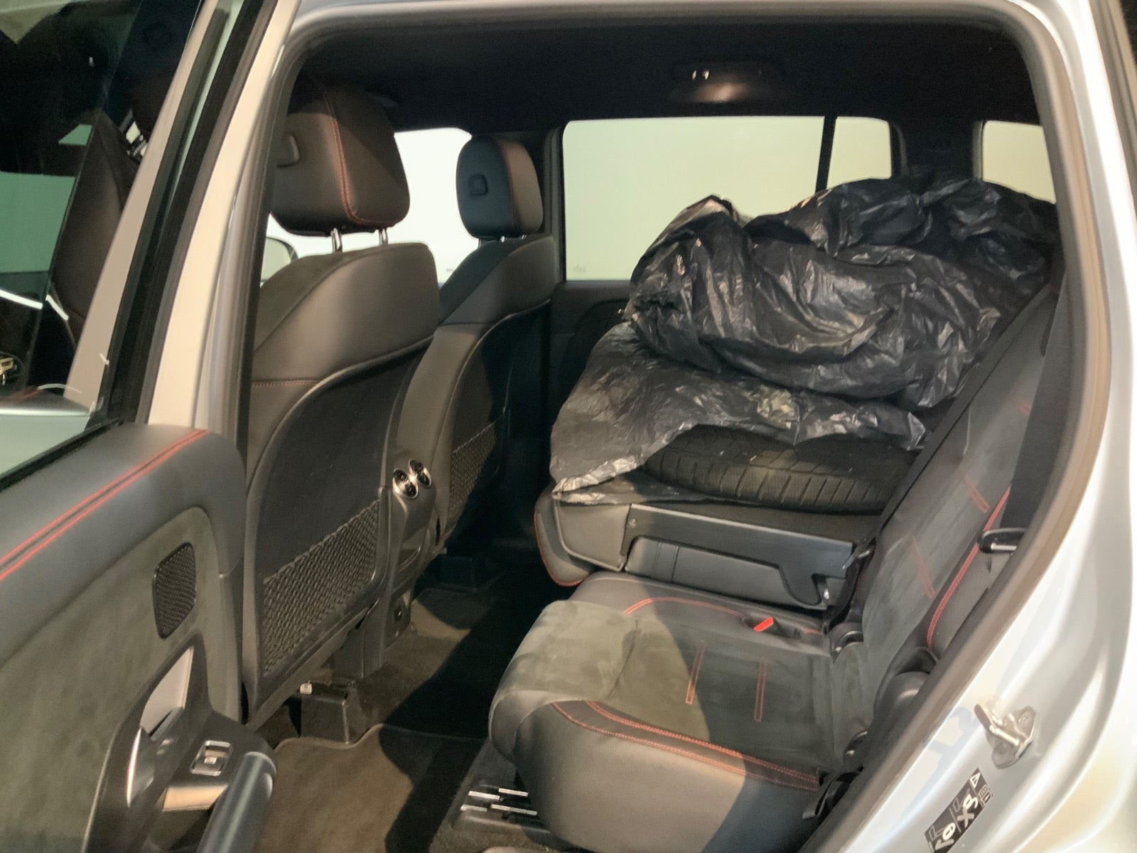 Sølv Mercedes GLB200 d fra 2021