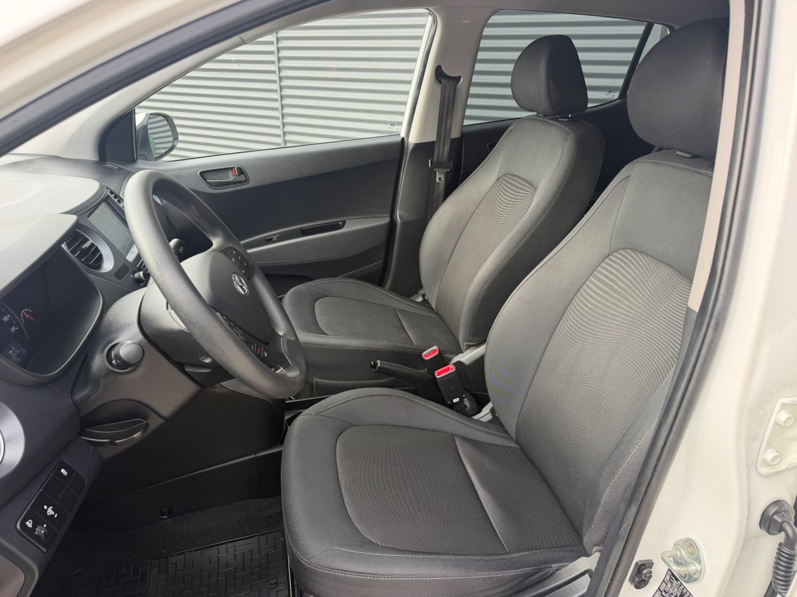 Hvid Hyundai i10 fra 2018