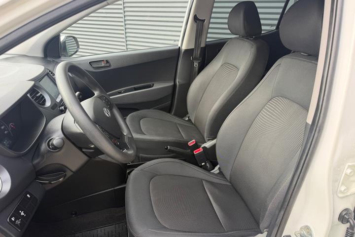 Hvid Hyundai i10 fra 2018