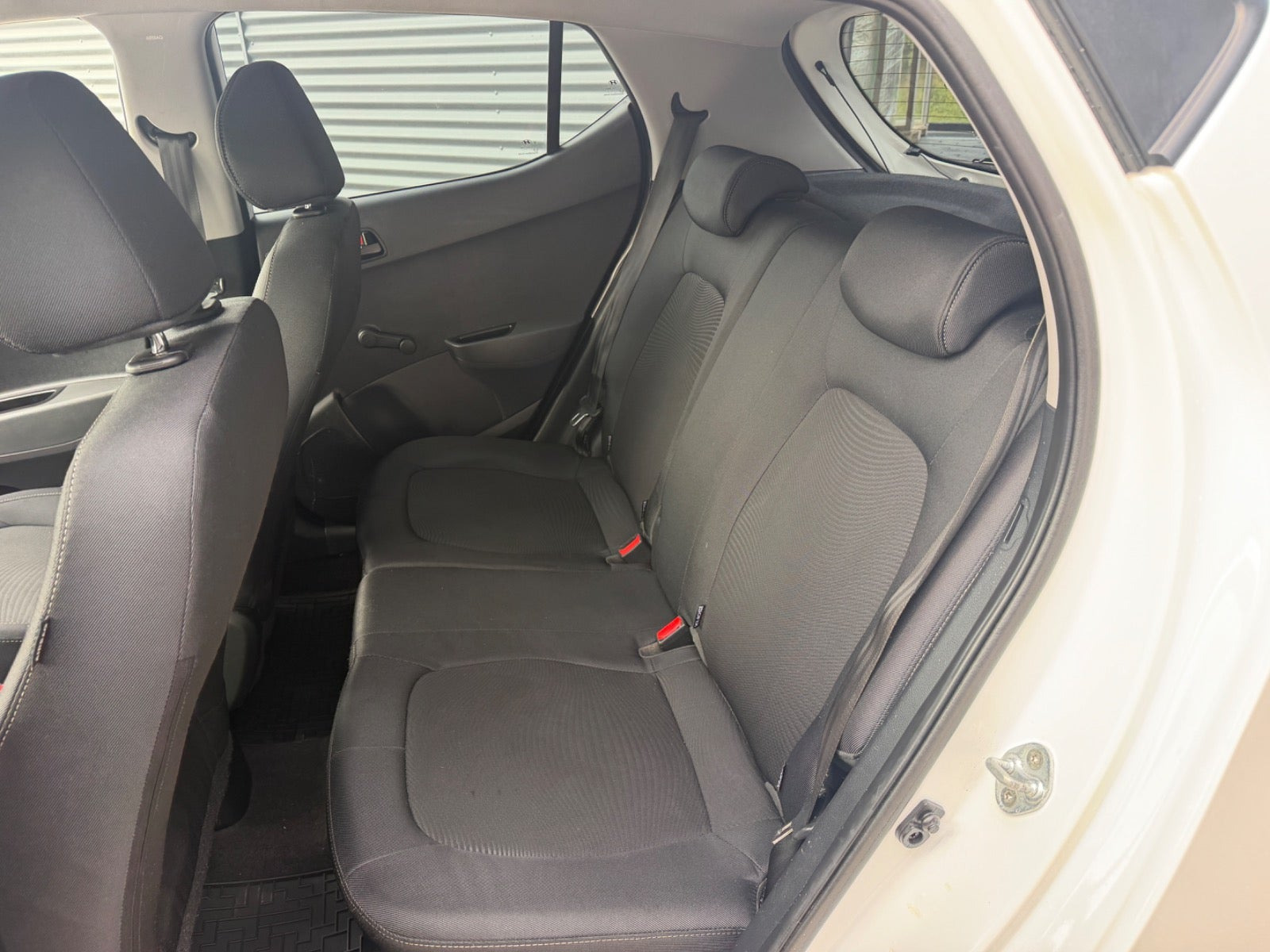 Hvid Hyundai i10 fra 2018