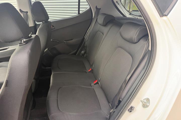 Hvid Hyundai i10 fra 2018