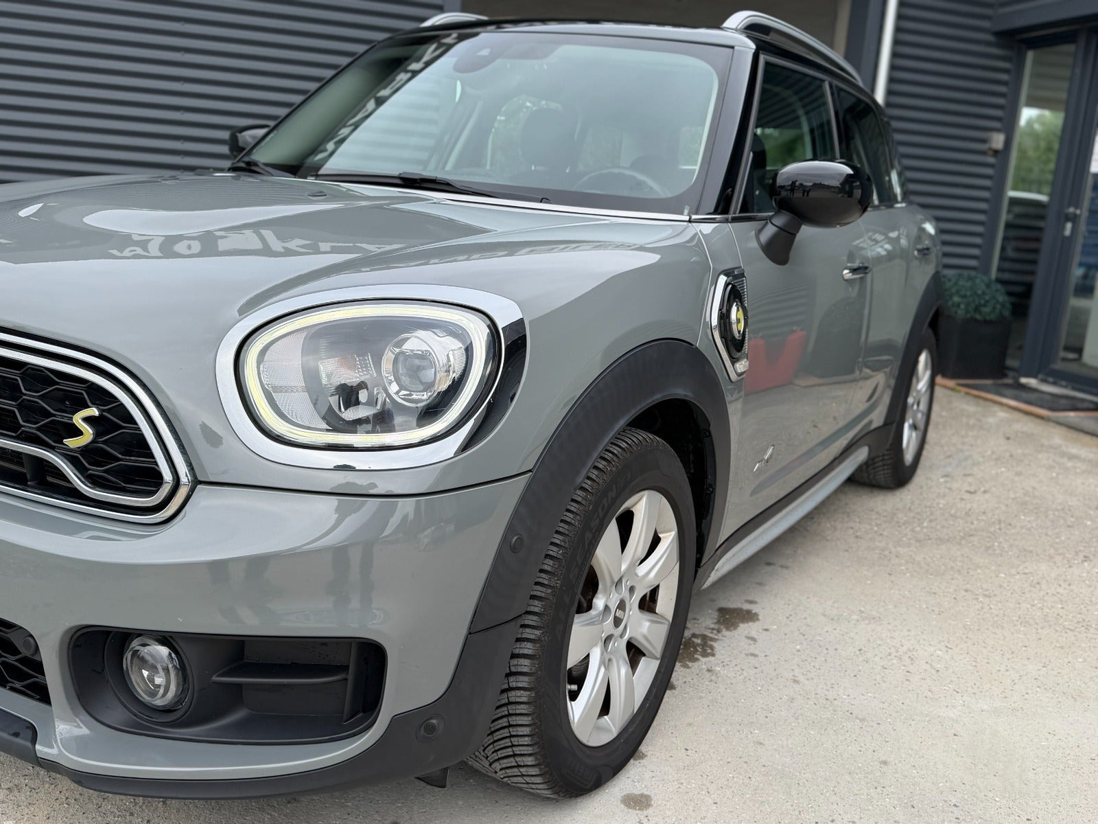 Grå Mini Countryman Cooper SE fra 2020