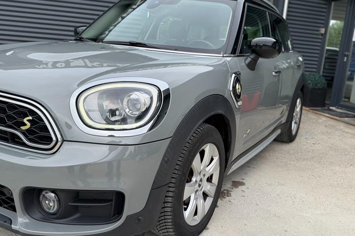 Grå Mini Countryman Cooper SE fra 2020