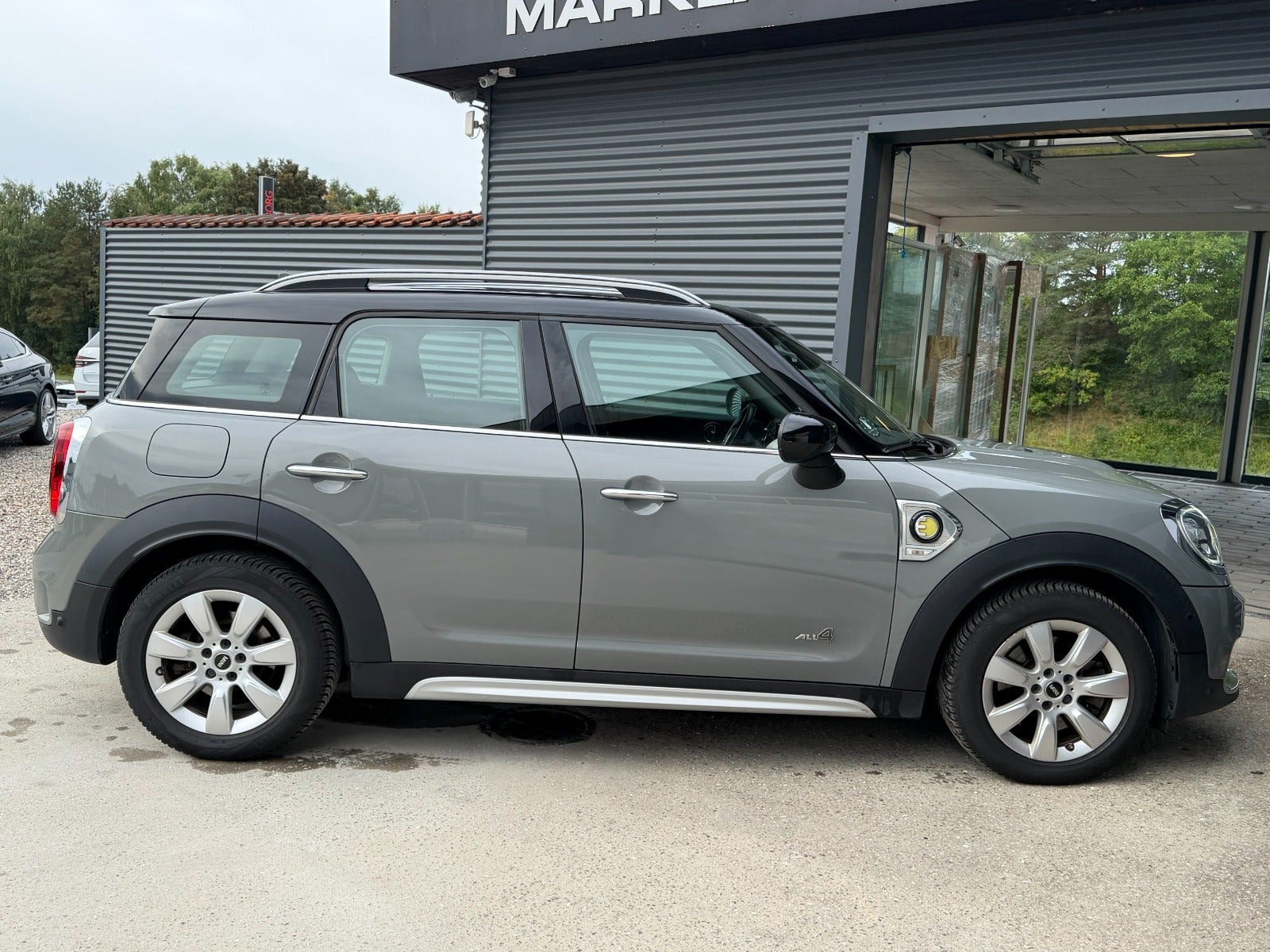 Grå Mini Countryman Cooper SE fra 2020