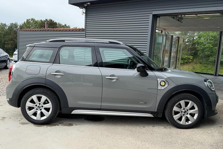Grå Mini Countryman Cooper SE fra 2020
