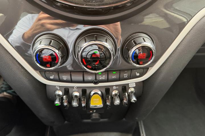 Grå Mini Countryman Cooper SE fra 2020