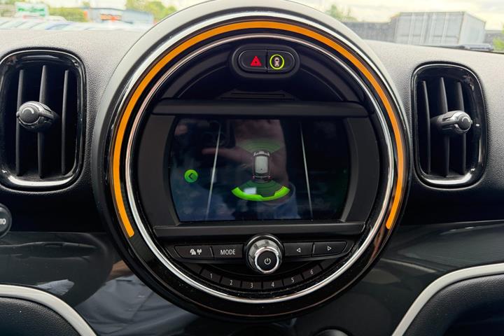 Grå Mini Countryman Cooper SE fra 2020