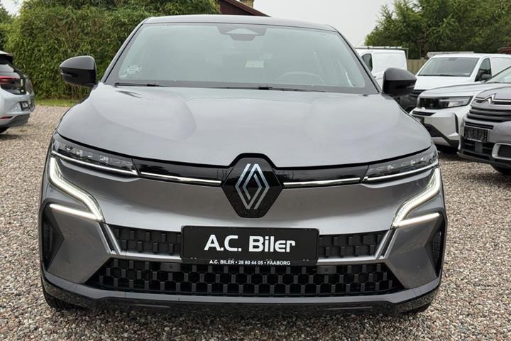 Grå Renault Megane E-Tech fra 2024