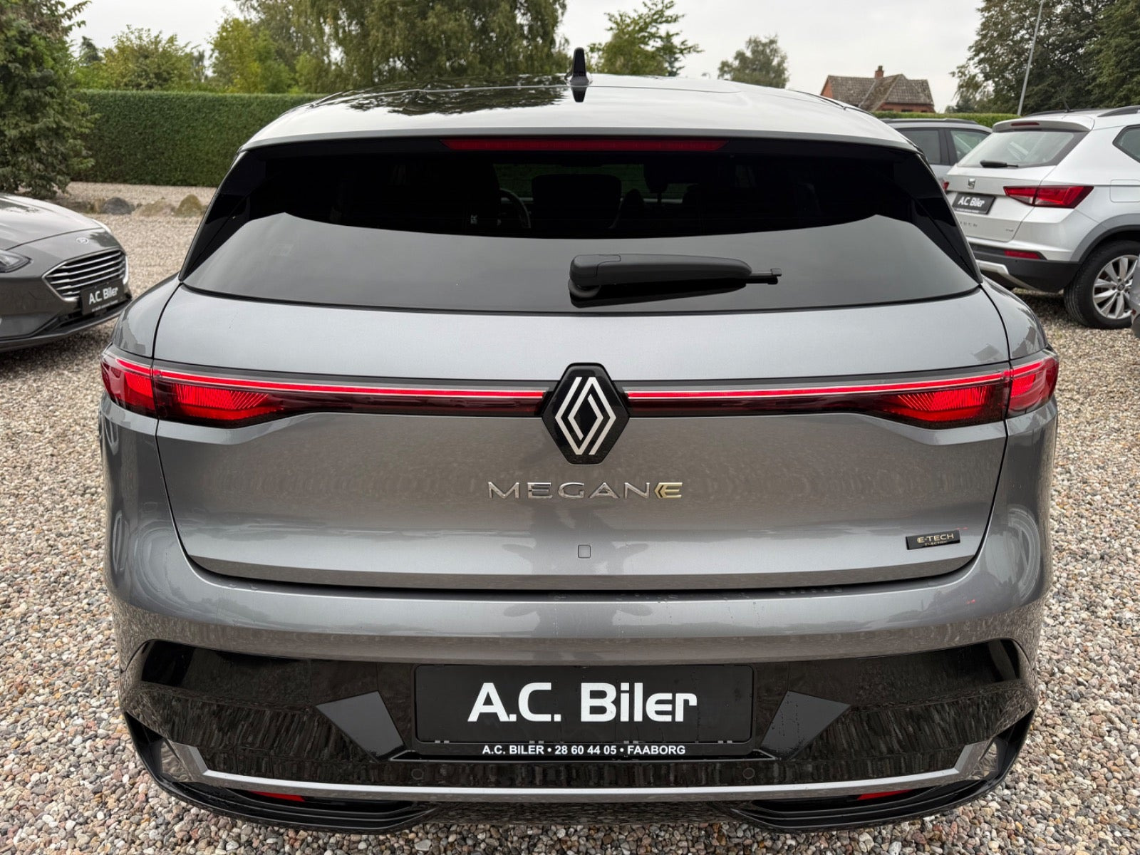 Grå Renault Megane E-Tech fra 2024