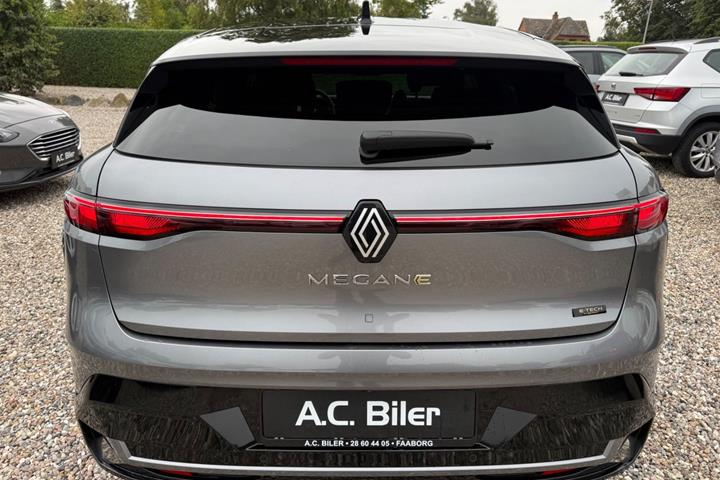 Grå Renault Megane E-Tech fra 2024