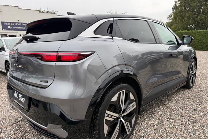 Grå Renault Megane E-Tech fra 2024
