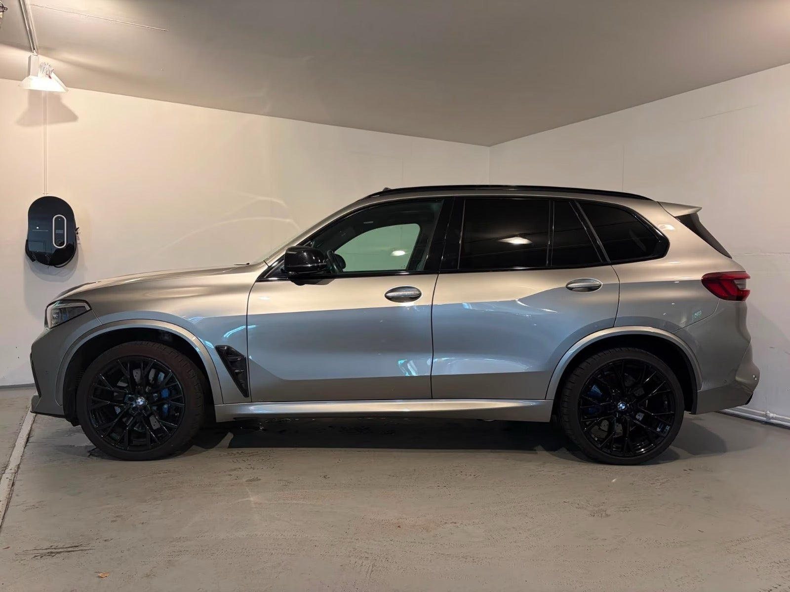Sølv BMW X5 fra 2021