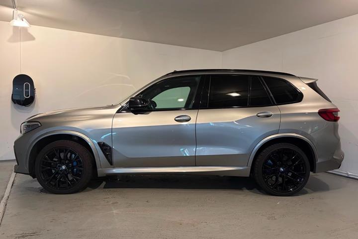 Sølv BMW X5 fra 2021