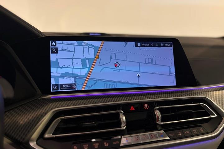Sølv BMW X5 fra 2021