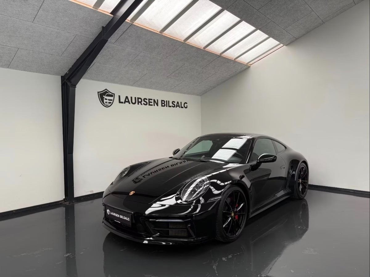 Sort Porsche 911 Carrera 4S fra 2021