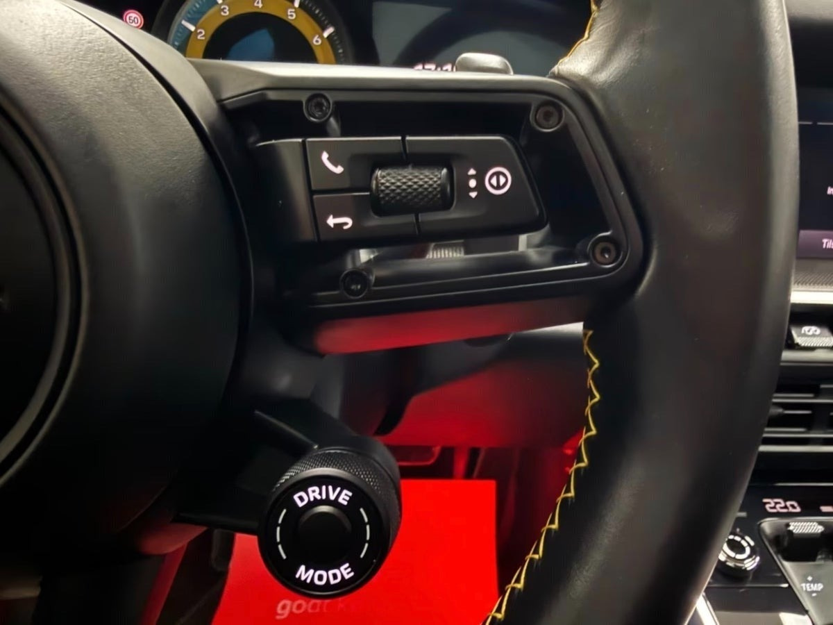 Sort Porsche 911 Carrera 4S fra 2021