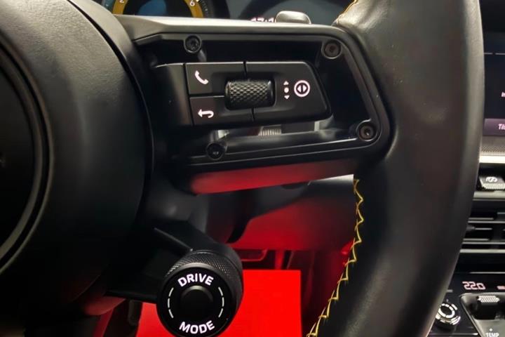 Sort Porsche 911 Carrera 4S fra 2021