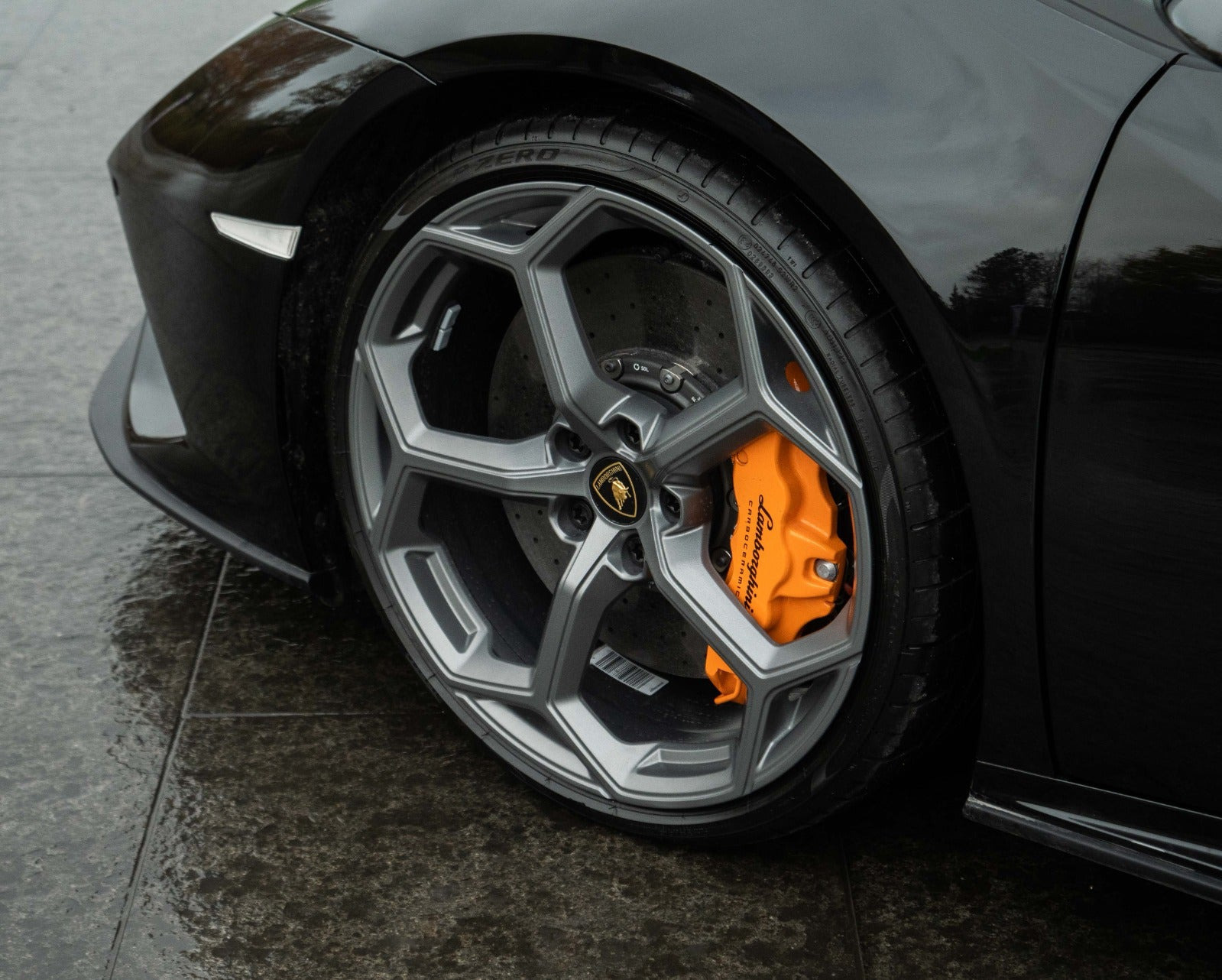 Sort Lamborghini Huracan fra 2021