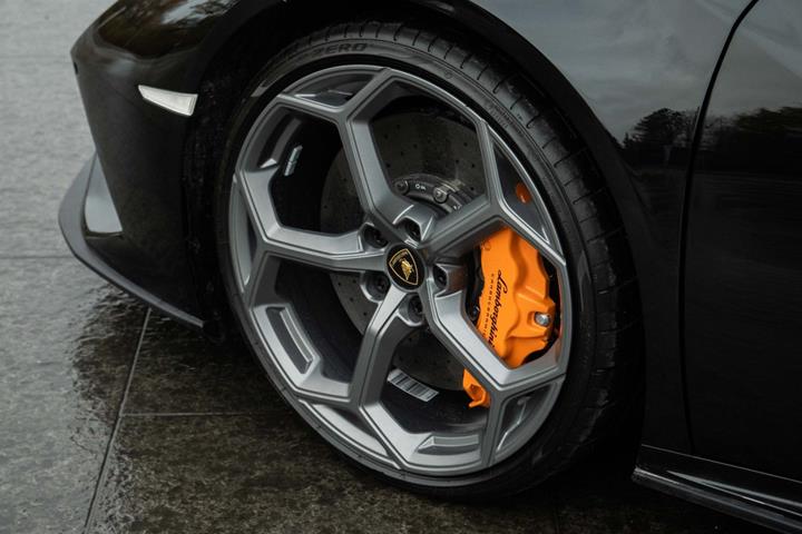 Sort Lamborghini Huracan fra 2021