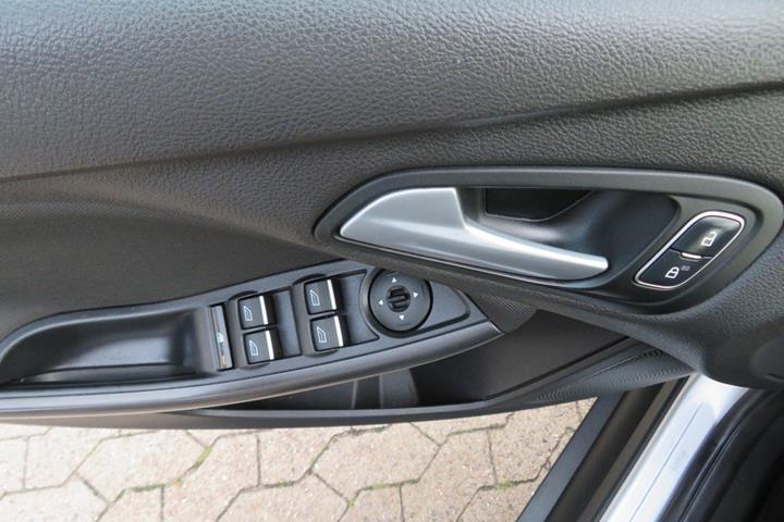 Sølv Ford Focus fra 2016
