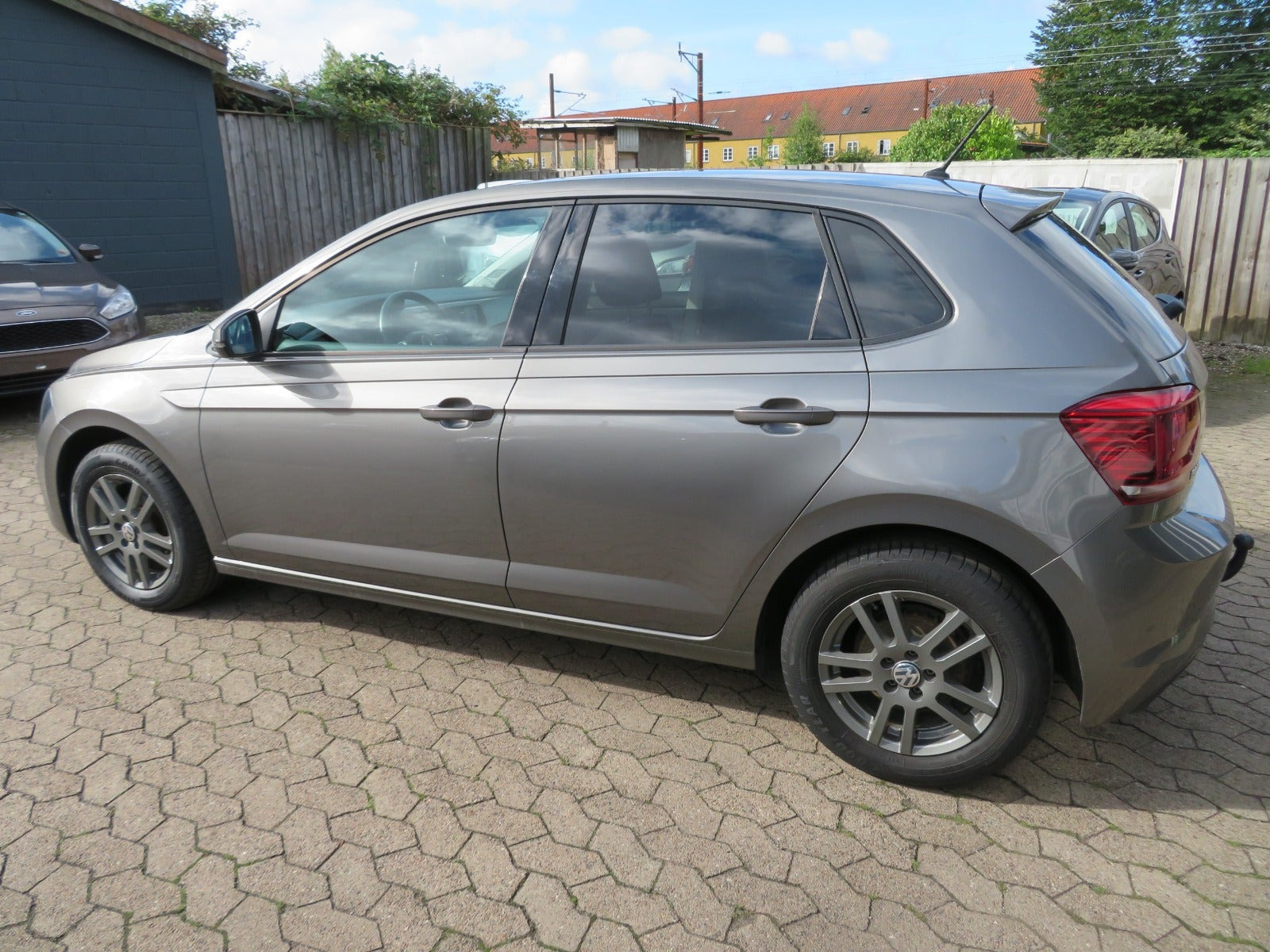 Grå VW Polo fra 2018