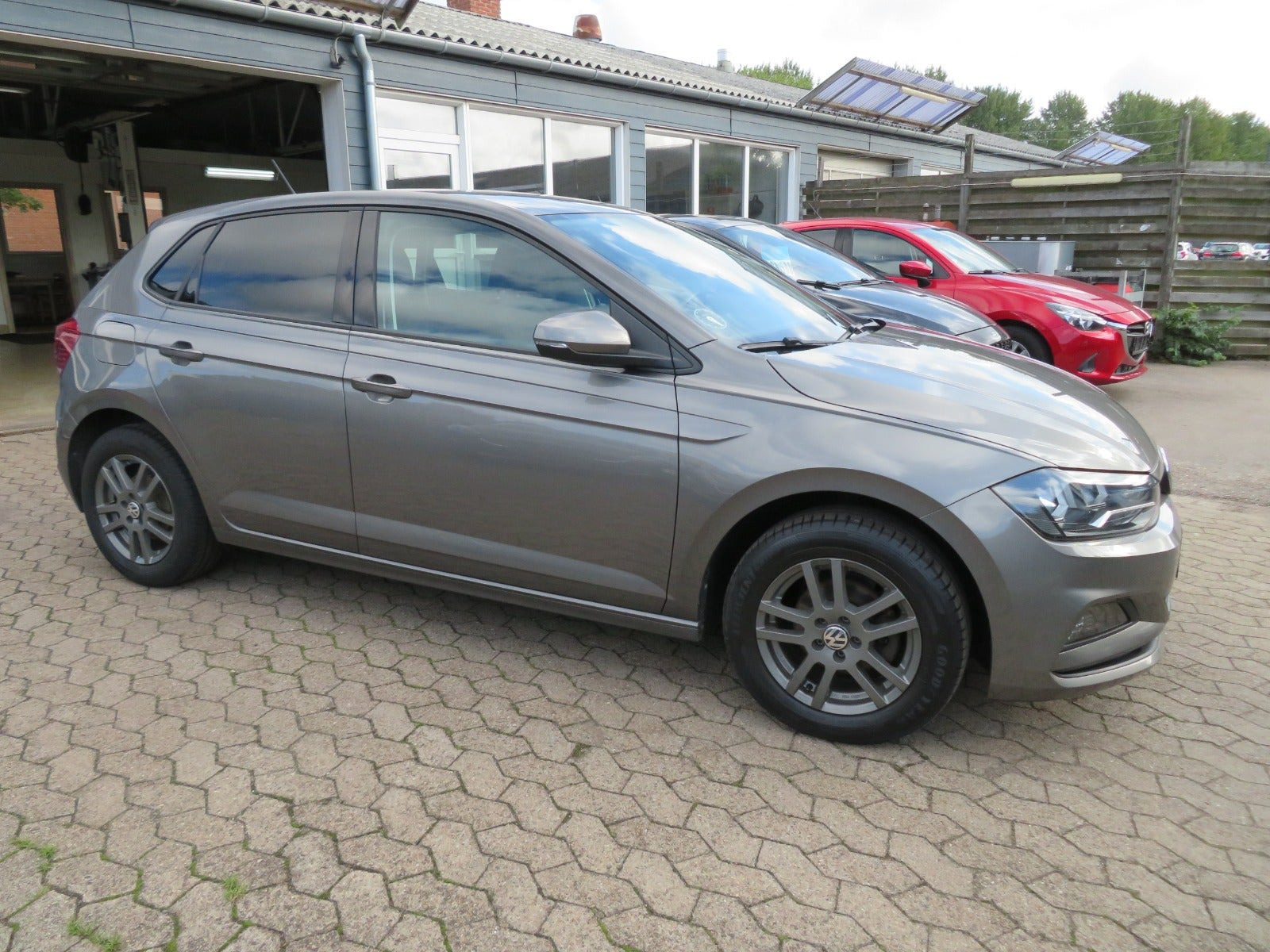 Grå VW Polo fra 2018
