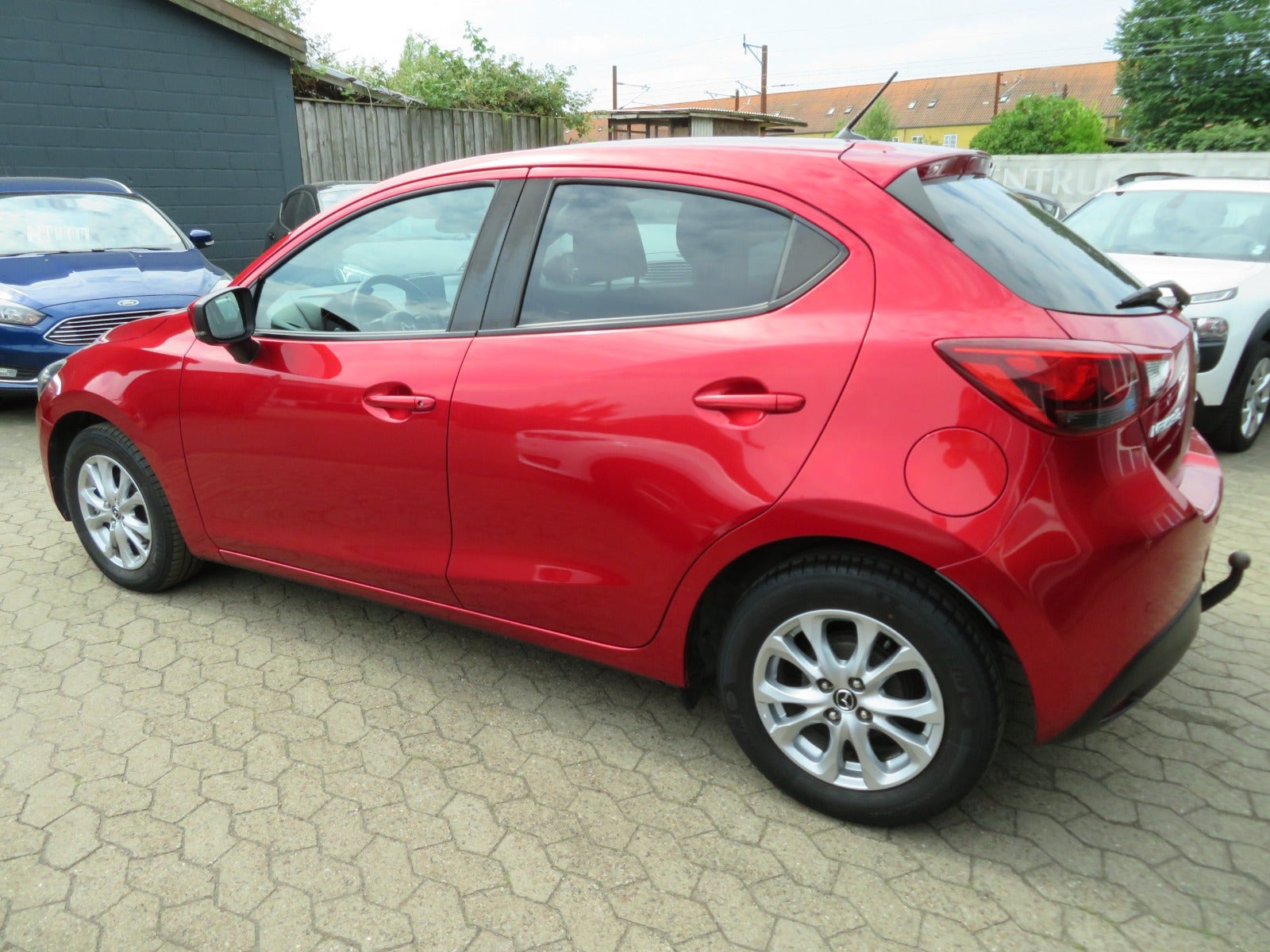 Rød Mazda 2 fra 2018