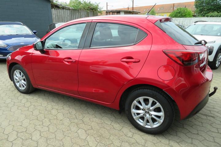 Rød Mazda 2 fra 2018
