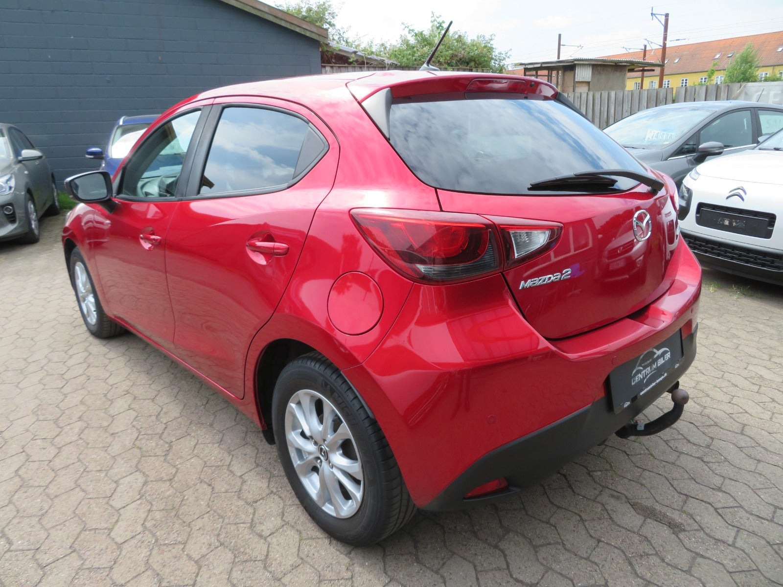 Rød Mazda 2 fra 2018