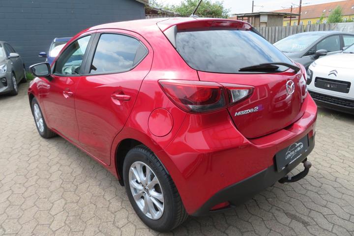 Rød Mazda 2 fra 2018