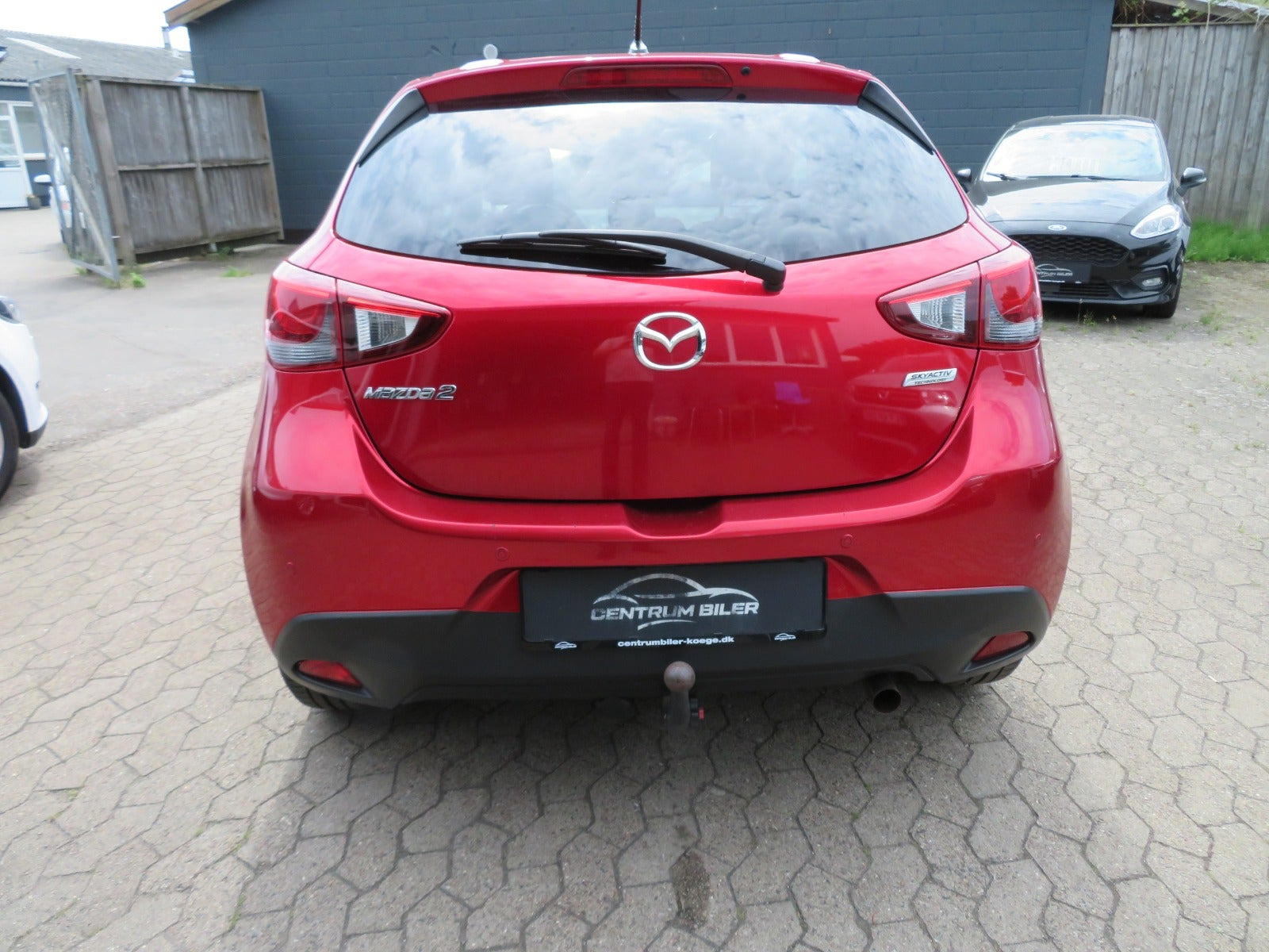 Rød Mazda 2 fra 2018