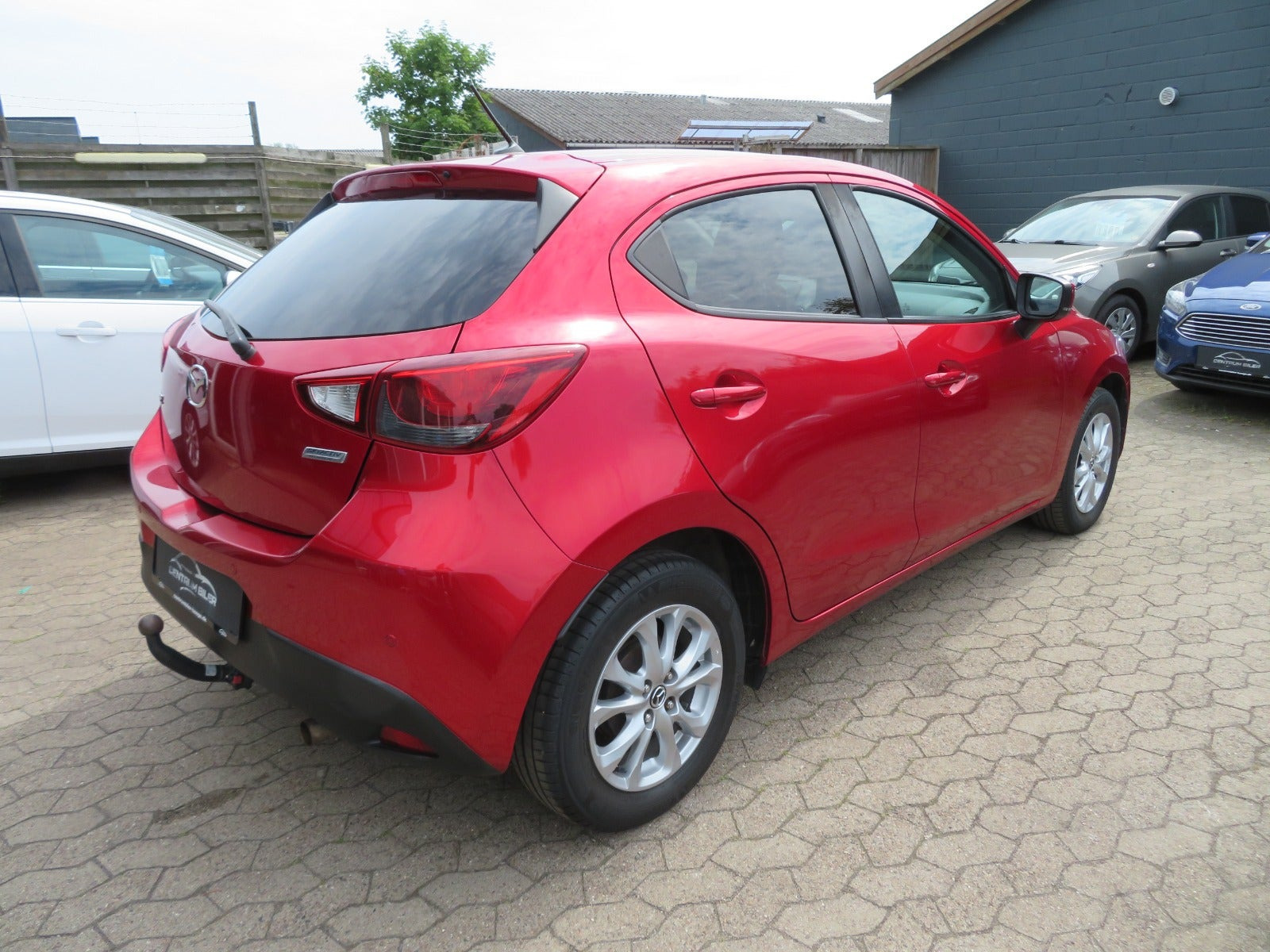 Rød Mazda 2 fra 2018