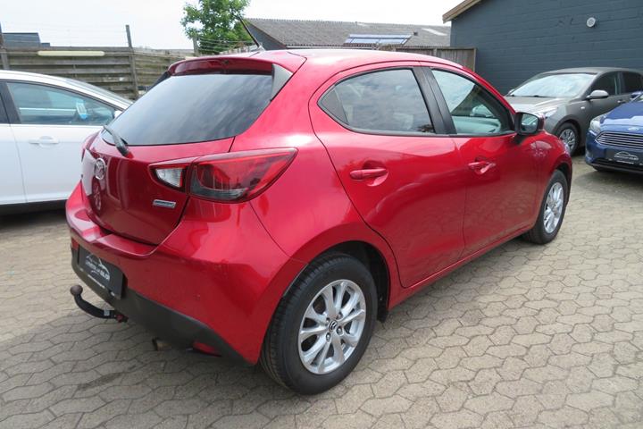 Rød Mazda 2 fra 2018