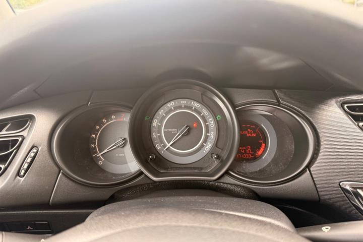Grå Citroën C3 fra 2012