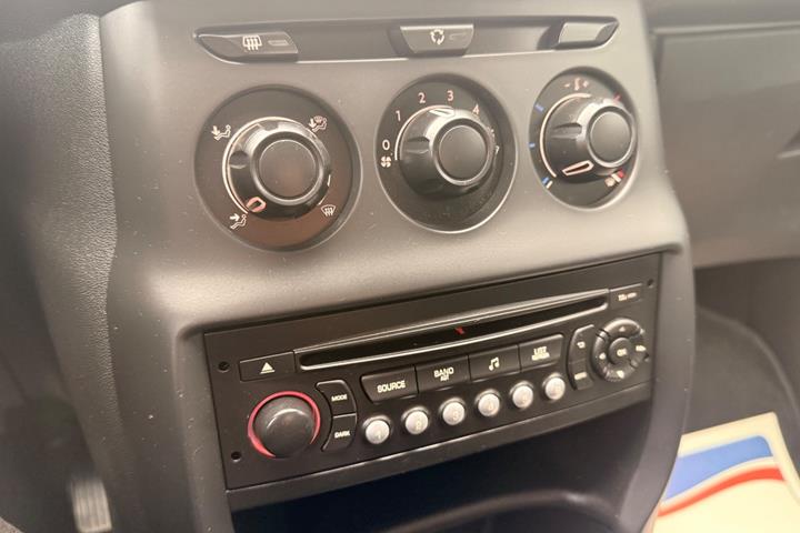 Grå Citroën C3 fra 2012