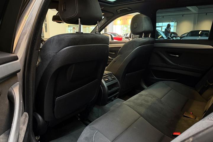 Sølv BMW 520d fra 2016